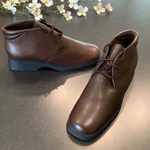 Harve Benard Shoes - Vintage 90’s Lace Up Square Toe Ankle Booties Fat Heel Debbie Brown